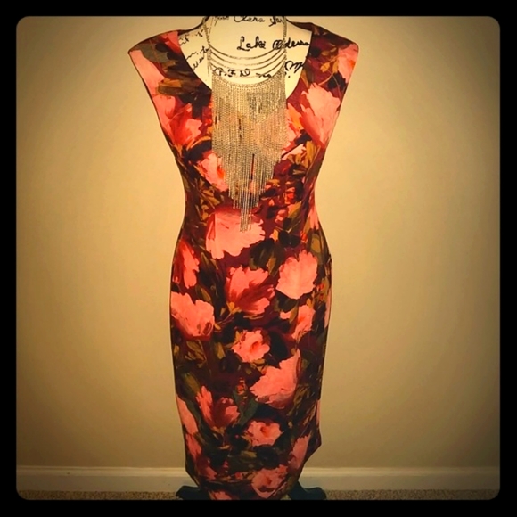 Maggy London Dresses & Skirts - Beautiful floral Midi👗